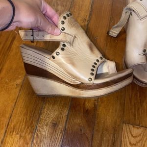 Bedstu Light Leather Wedges